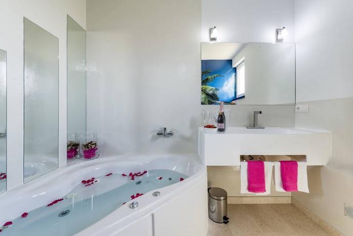 Luxury Apartment With Private Heated Pool 시베니크 외부 사진