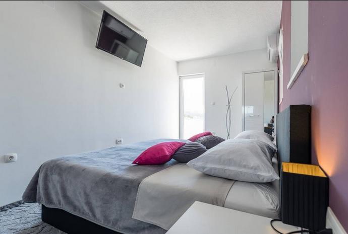Luxury Apartment With Private Heated Pool 시베니크 외부 사진