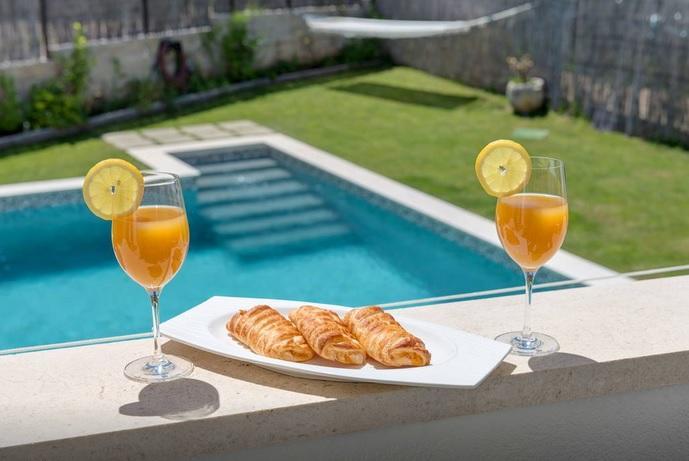Luxury Apartment With Private Heated Pool 시베니크 외부 사진