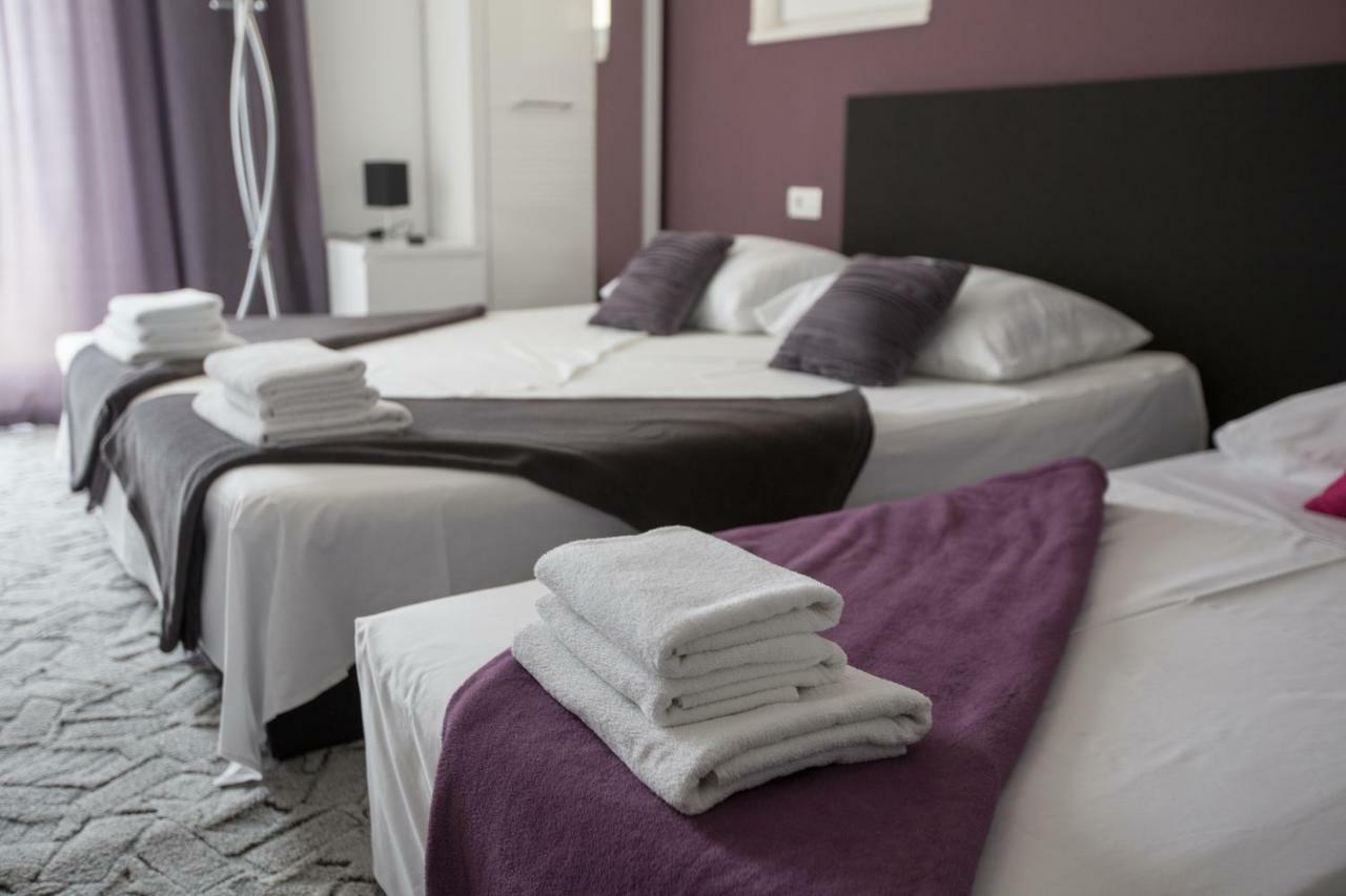 Luxury Apartment With Private Heated Pool 시베니크 외부 사진