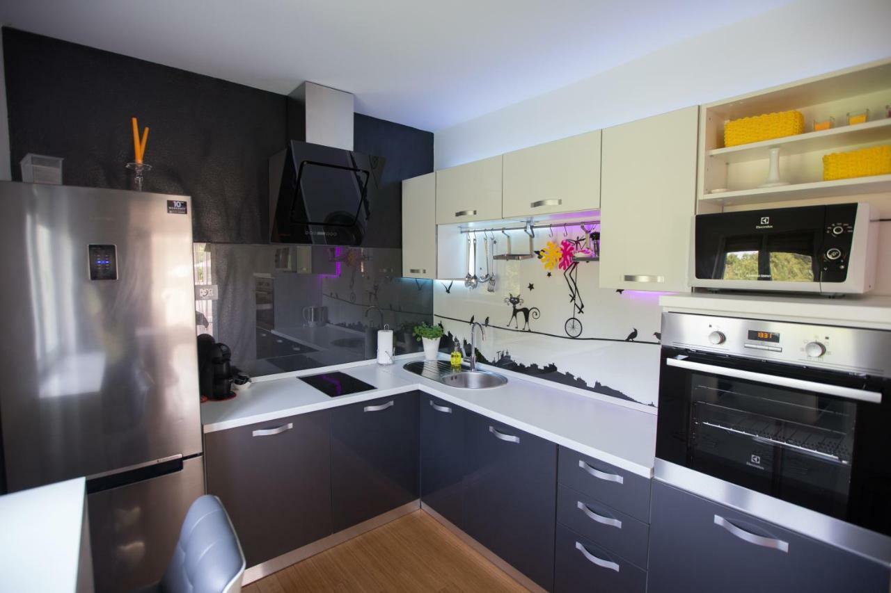 Luxury Apartment With Private Heated Pool 시베니크 외부 사진