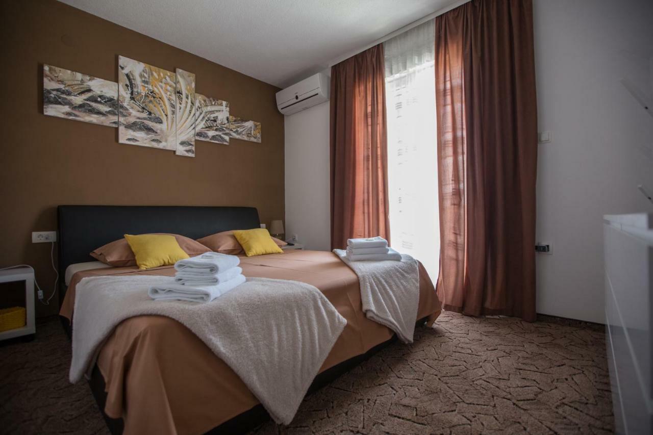 Luxury Apartment With Private Heated Pool 시베니크 외부 사진